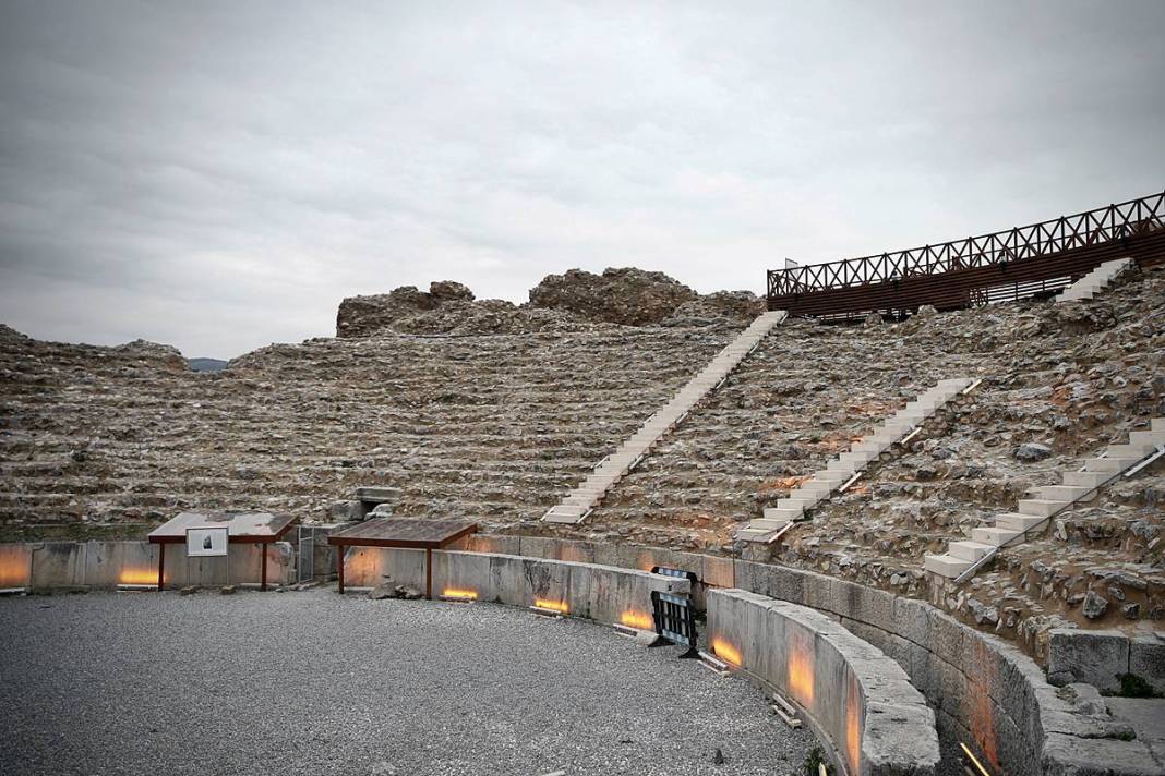 Papa Francis, o kentte keşfedilen Hz. İsa'nın freskini görmek için geliyor! Turistlerin ziyaretine açıldı, büyük ilgi var 10